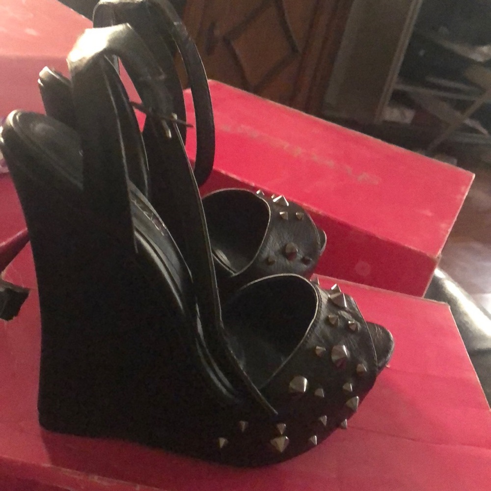 High heels - Picture 2 of 3